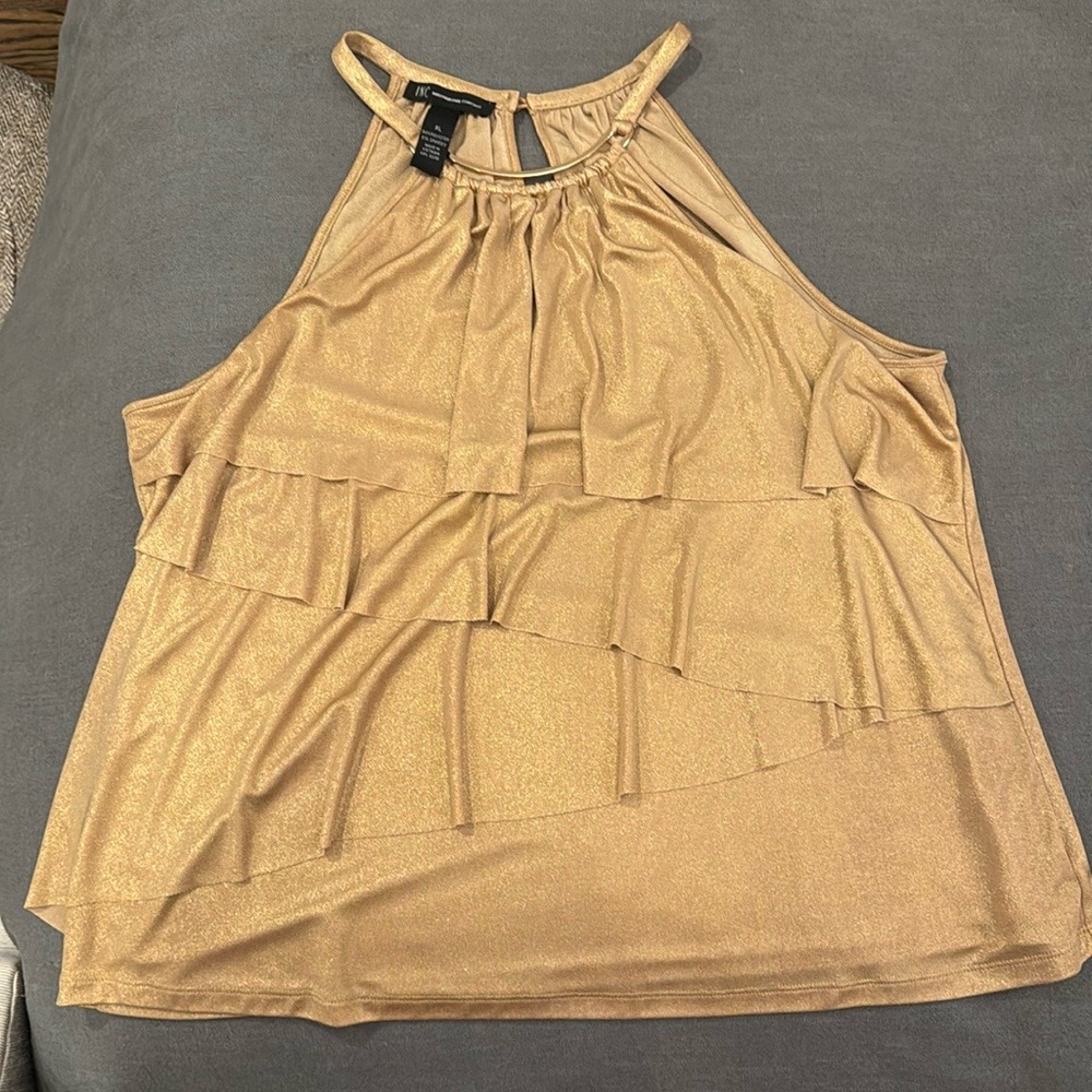 Great shirt for the Holiday EUC shiny gold ✨